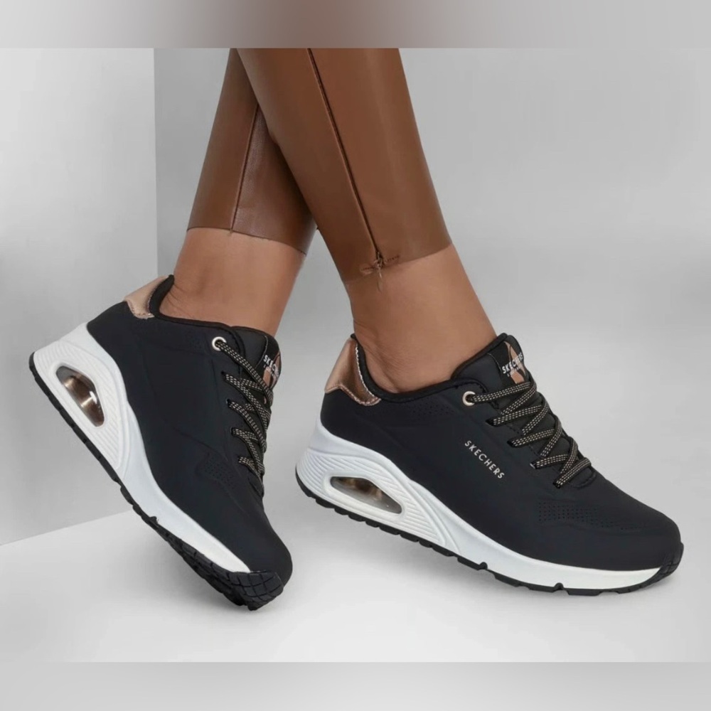 Skechers Women's Black and White Athletic Athleisure Sneakers Sz8